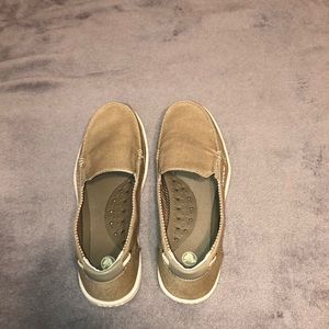 ONLY WORN TWICE PAIR OF SPERRY INSPIRED CROC SHOES